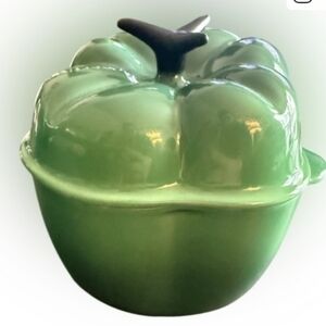 Le Crueuset Pepper